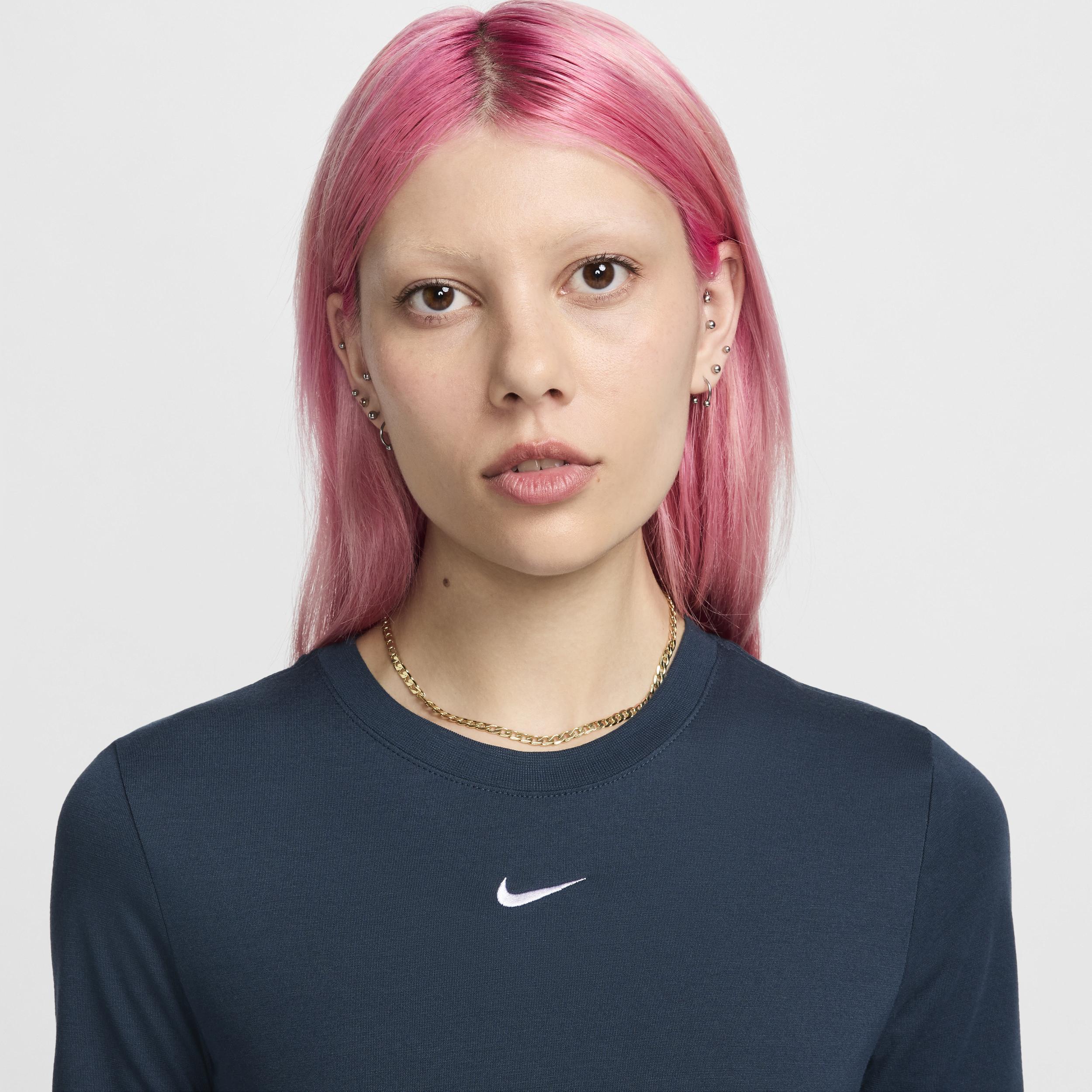 Women's Nike Sportswear Essential Slim Cropped T-Shirt Product Image