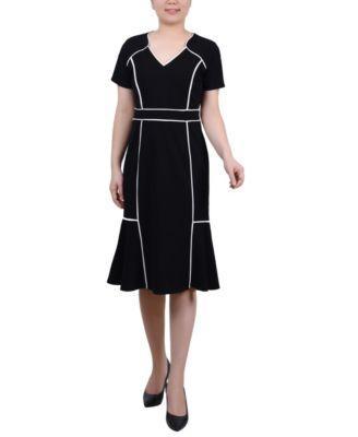 Women's Short Sleeve Piped Detail Dress Product Image