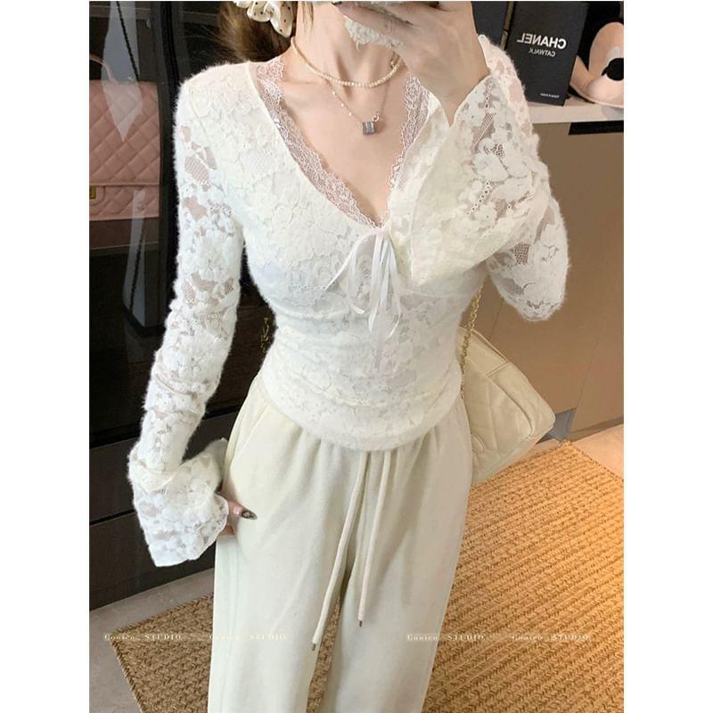 Flared-Sleeve V-Neck Floral Lace Blouse Product Image