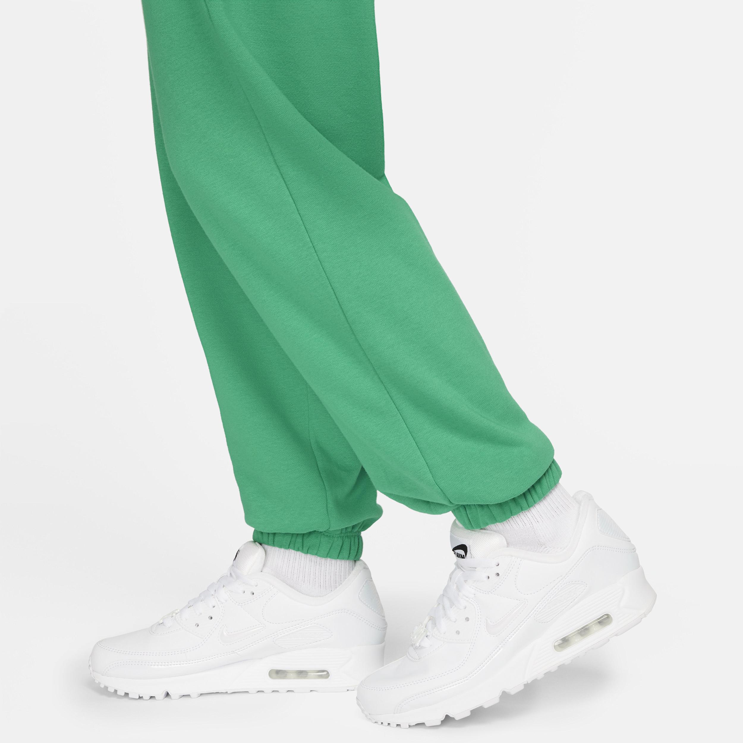 Women's Nike Sportswear Club Fleece Mid-Rise Oversized Sweatpants Product Image