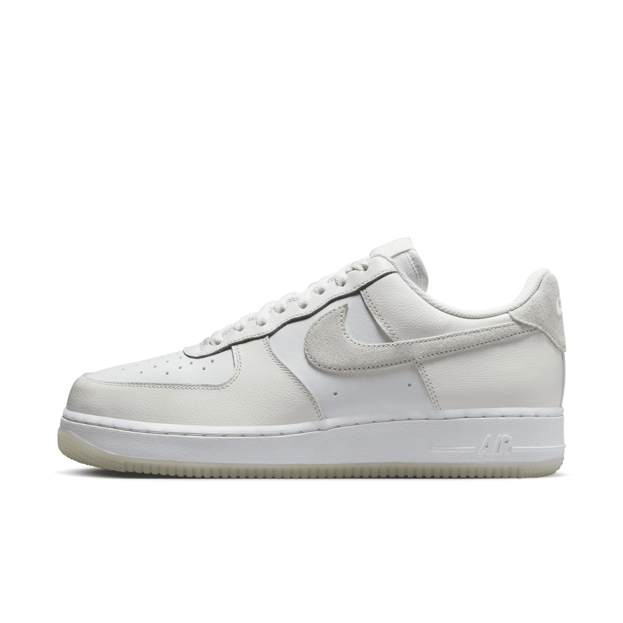 Men's Air Force 1 '07 Lv8 Shoes In White Product Image