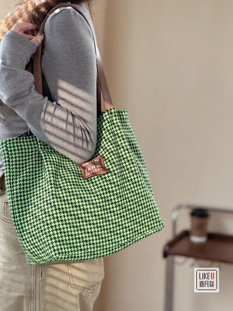 Houndstooth Wool Tote Bag Product Image