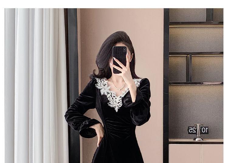 Puff-Sleeve V-Neck Lace Trim Midi A-Line Velvet Dress Product Image