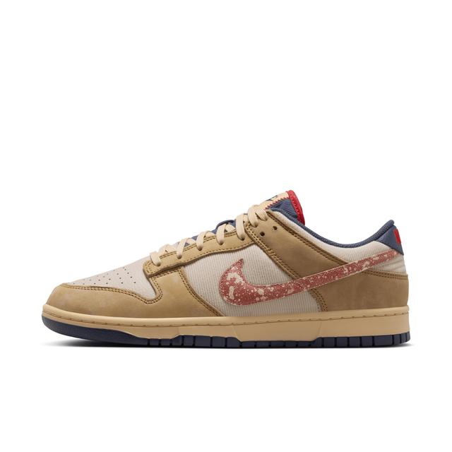 Nike Men's Dunk Low Retro SE Shoes Product Image