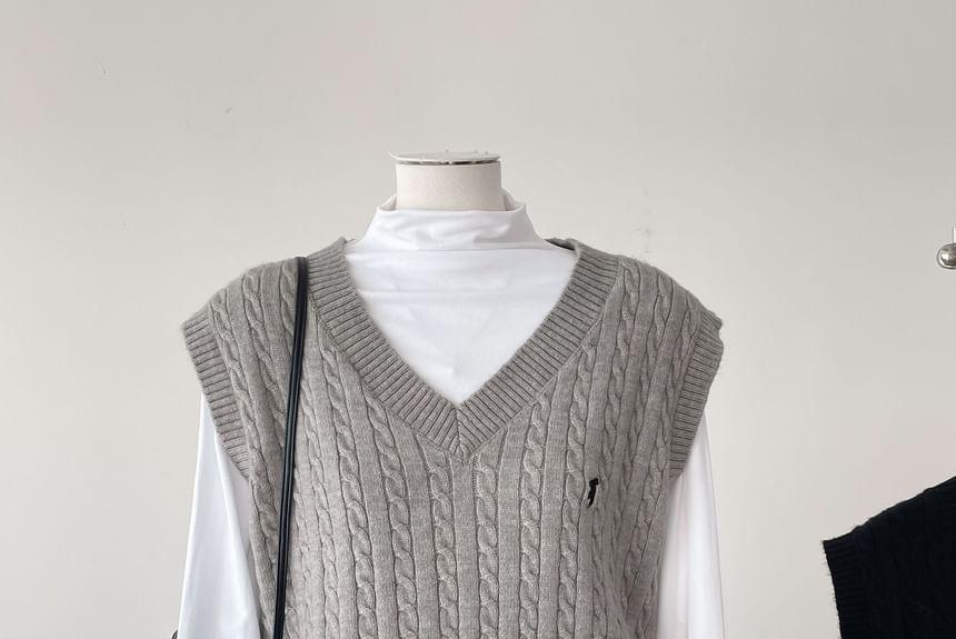 V-Neck Embroidered Cable-Knit Sweater Vest Product Image