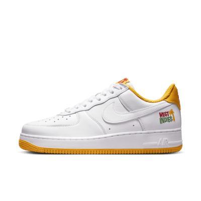 Nike Men's Air Force 1 Low Retro QS Shoes Product Image