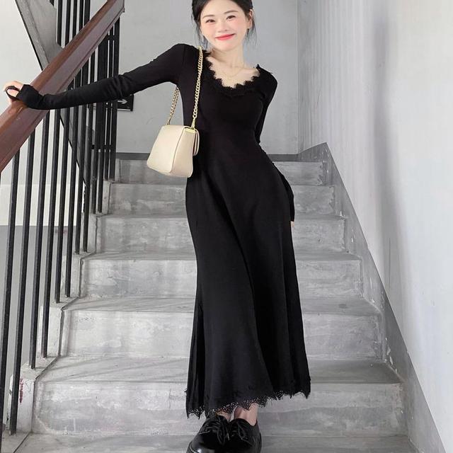 Long Sleeve V-Neck Plain Lace Trim Maxi A-Line Dress Product Image