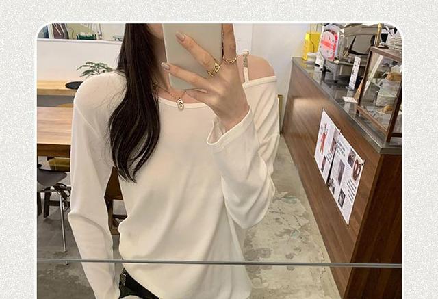 Long-Sleeve Asymmetrical Neck Cold-Shoulder Plain Tee Product Image