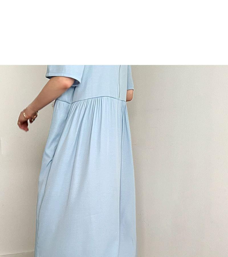 Short-Sleeve Crew Neck Plain Maxi Smock Dress Product Image