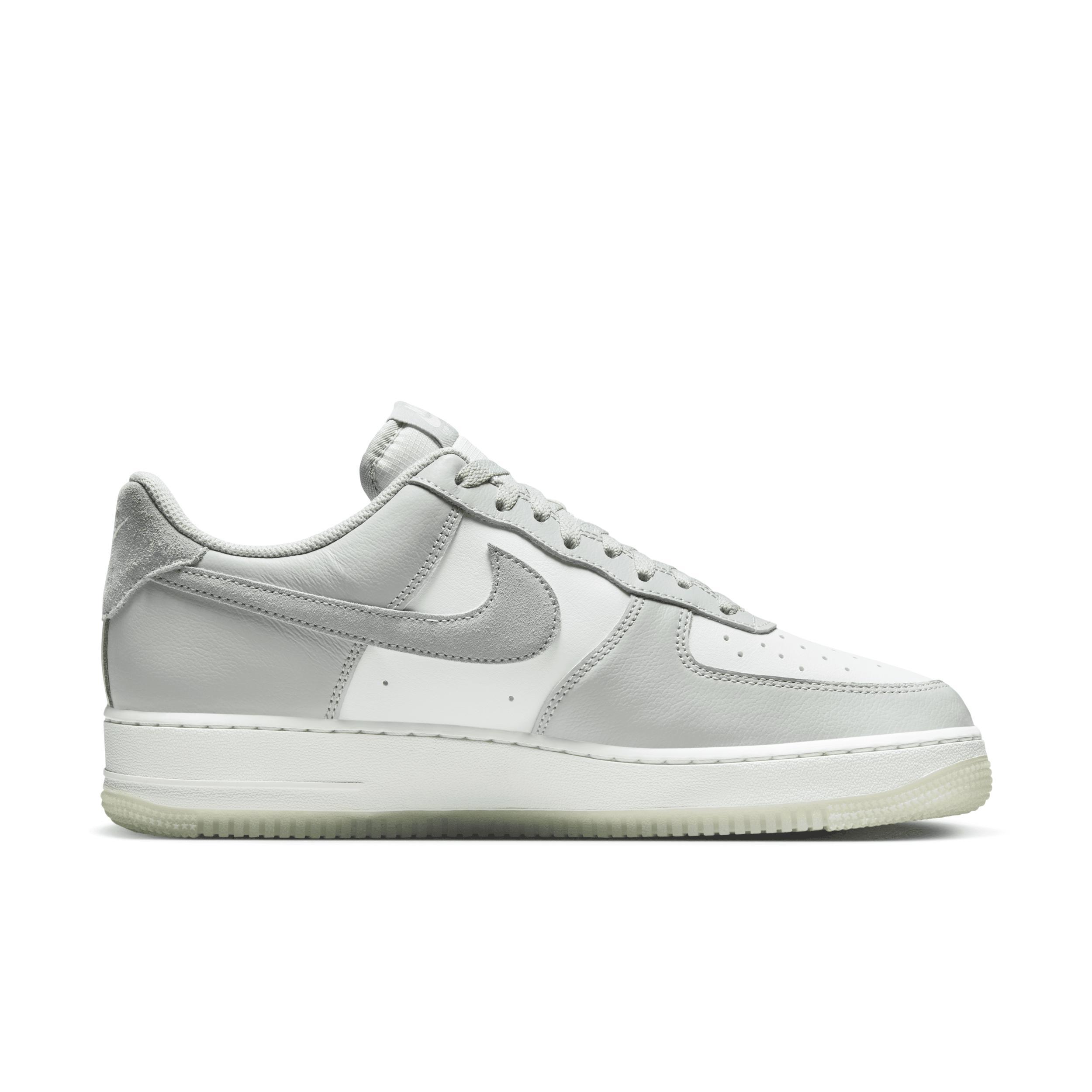 Nike Men's Air Force 1 '07 LV8 Shoes Product Image