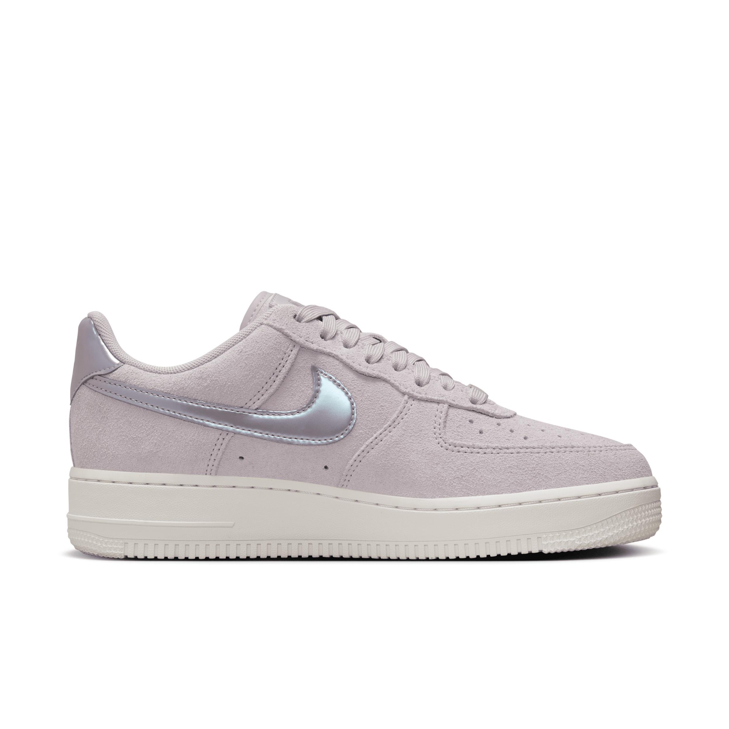 Nike Women's Air Force 1 '07 SE Shoes Product Image