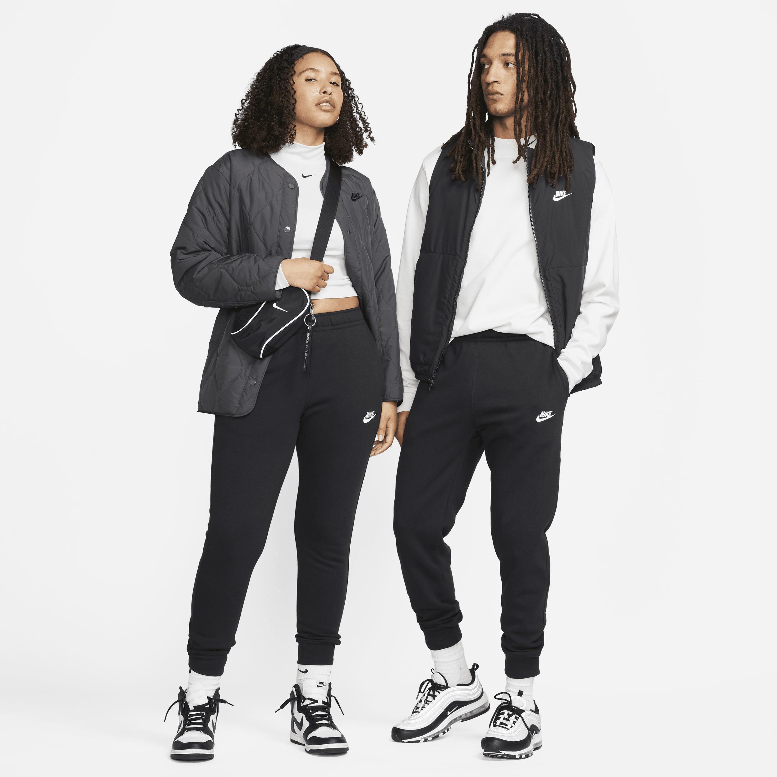 Nike Club Fleece cuffed sweatpants in black - BLACK Product Image