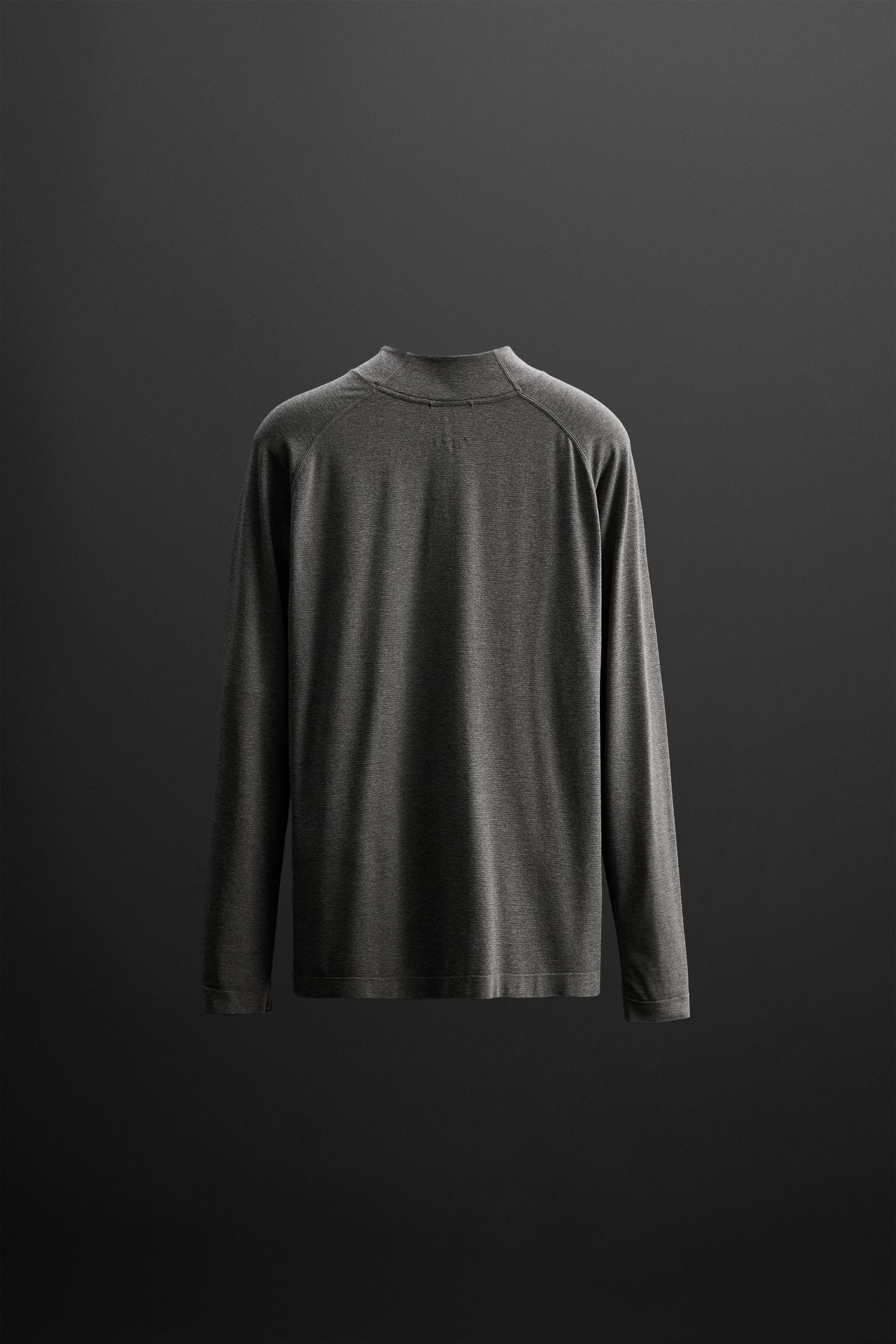 SEAMLESS ZIPPER NECK T-SHIRT Product Image