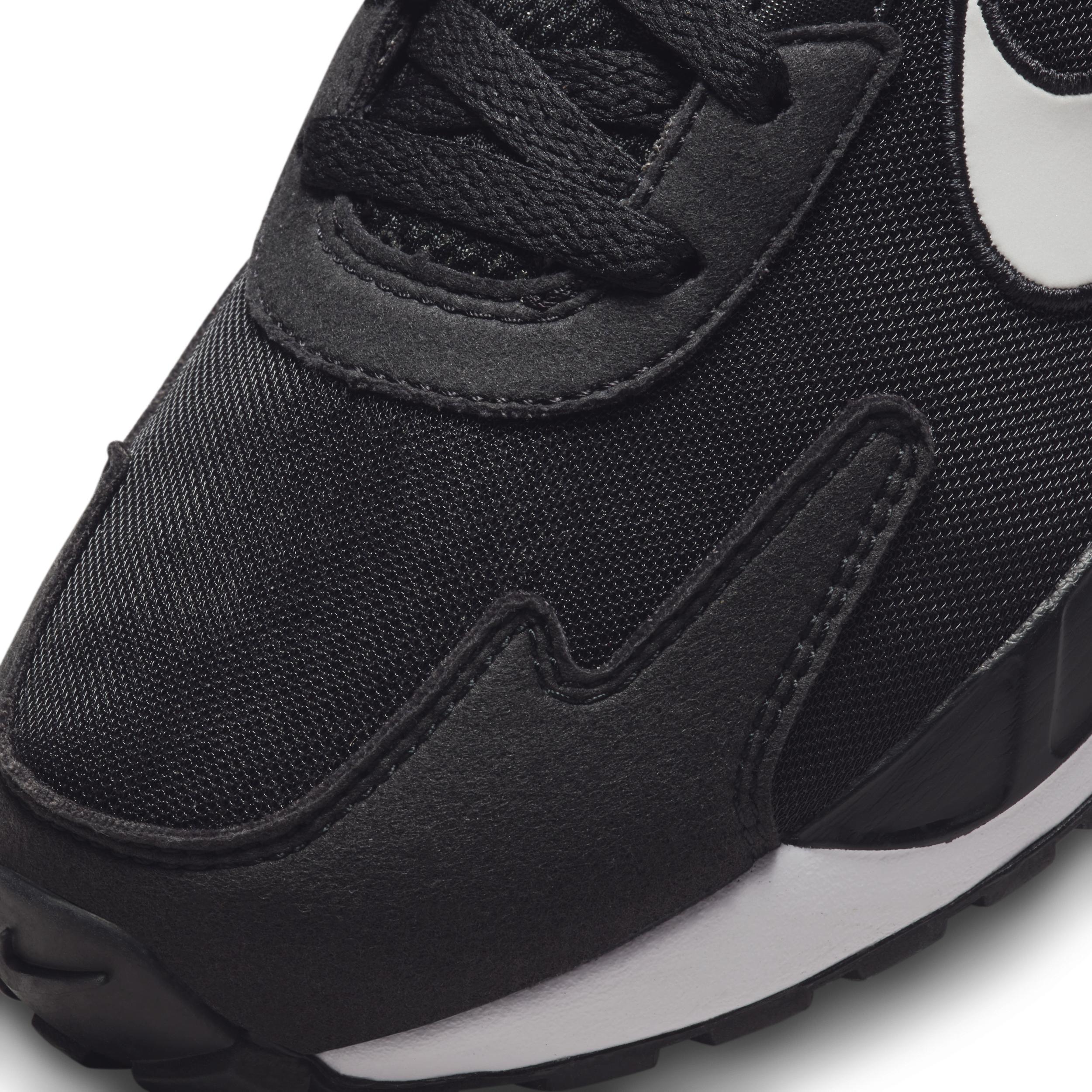 Nike Men's Air Max Solo Shoes Product Image