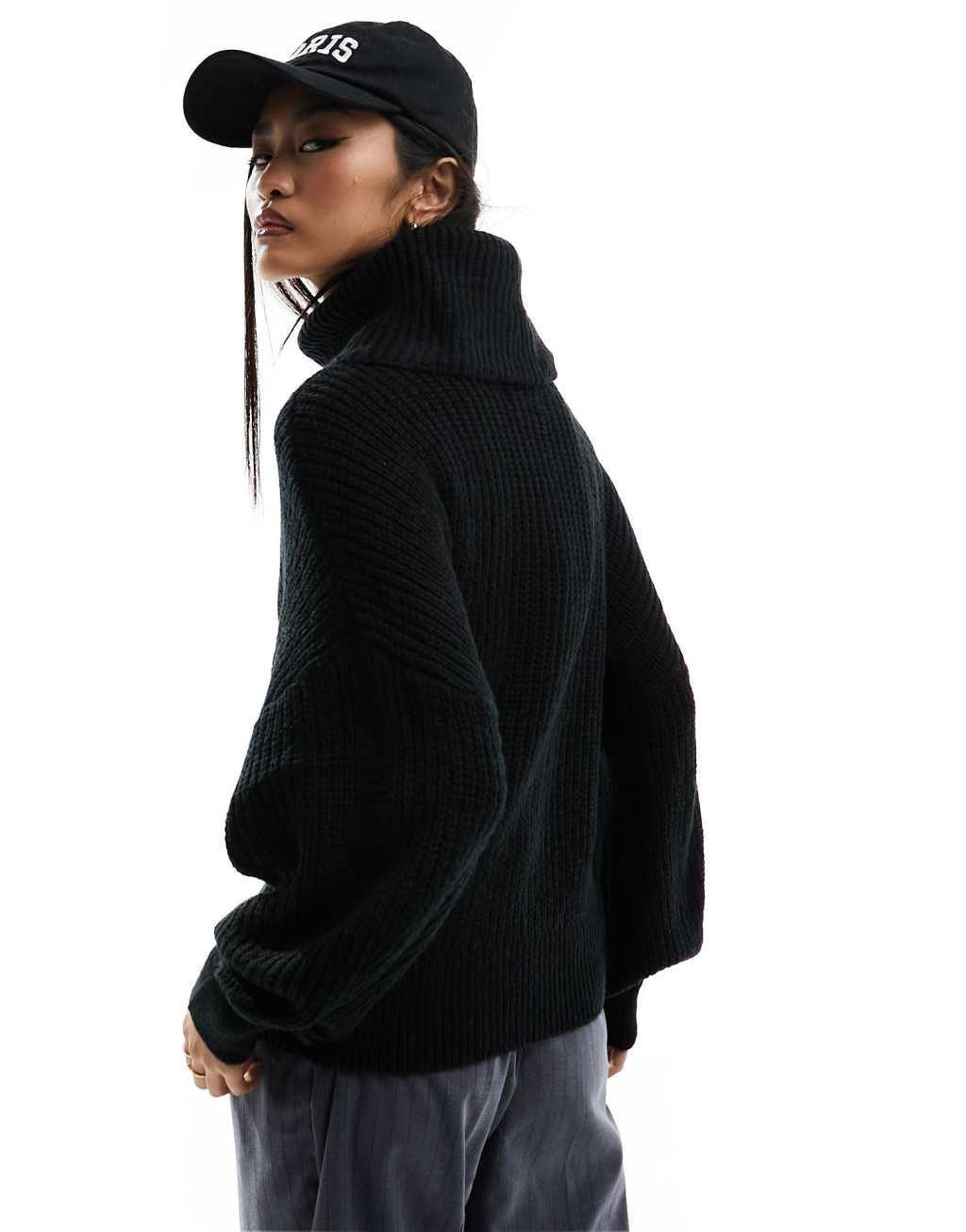 JDY turtle neck sweater in black Product Image