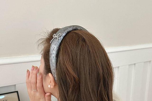 Ribbon Scrunchie Product Image