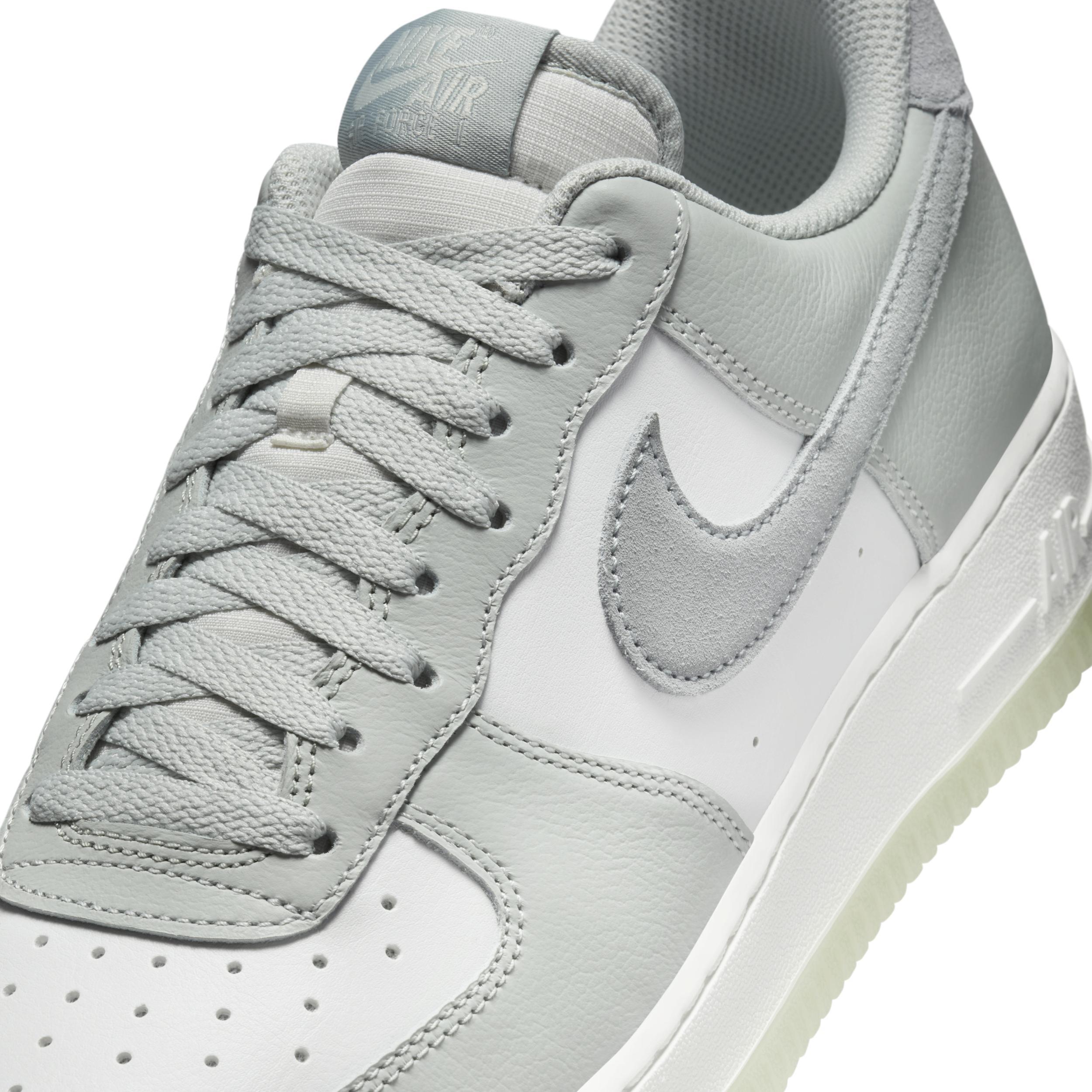 Nike Men's Air Force 1 '07 LV8 Shoes Product Image