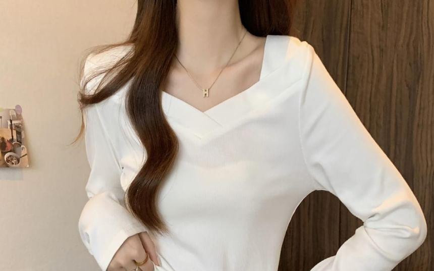 Long-Sleeve V-Neck Plain T-Shirt Product Image