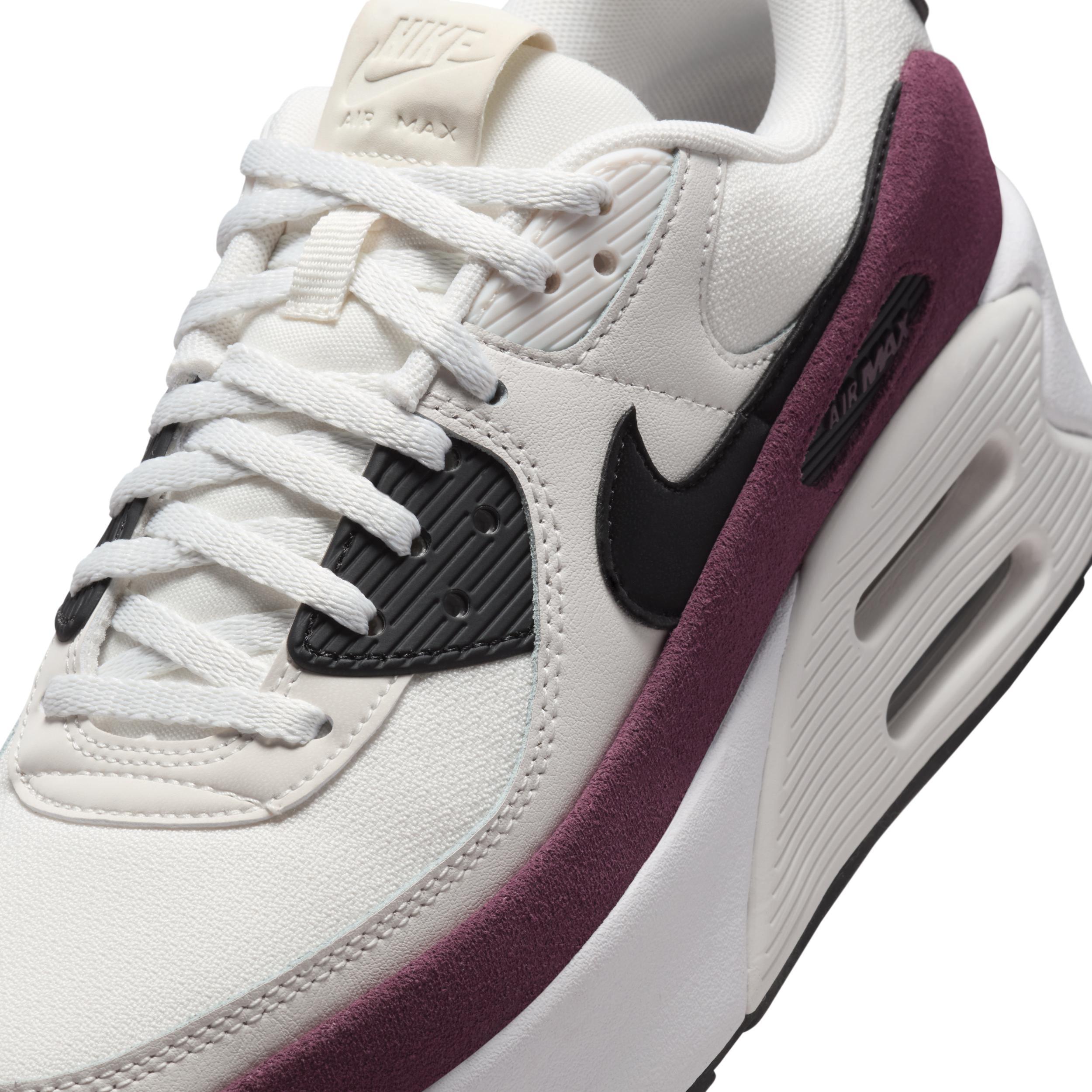 Womens Nike Air Max 90 LV8 Casual Shoes Product Image