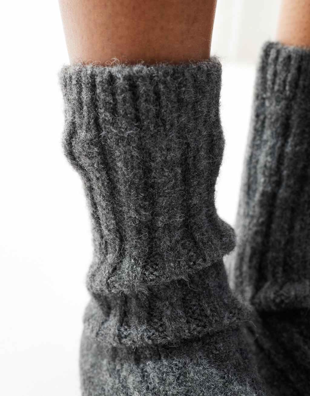 ASOS DESIGN chunky lounge socks in charcoal Product Image