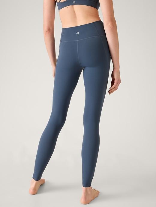 Transcend Stash Leggings Product Image