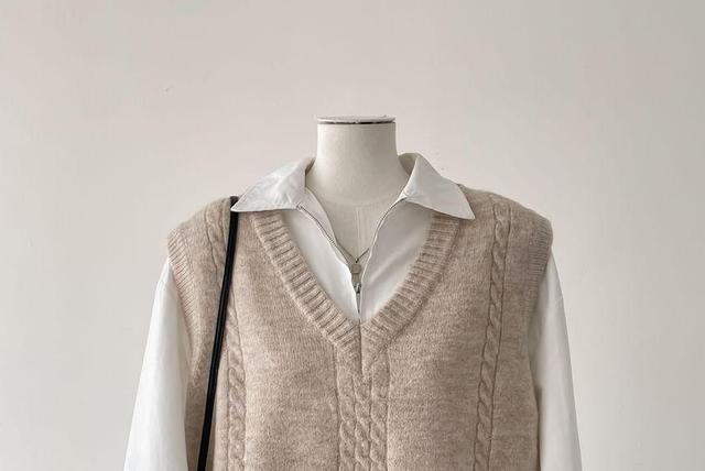 V-Neck Plain Cable-Knit Sweater Vest Product Image