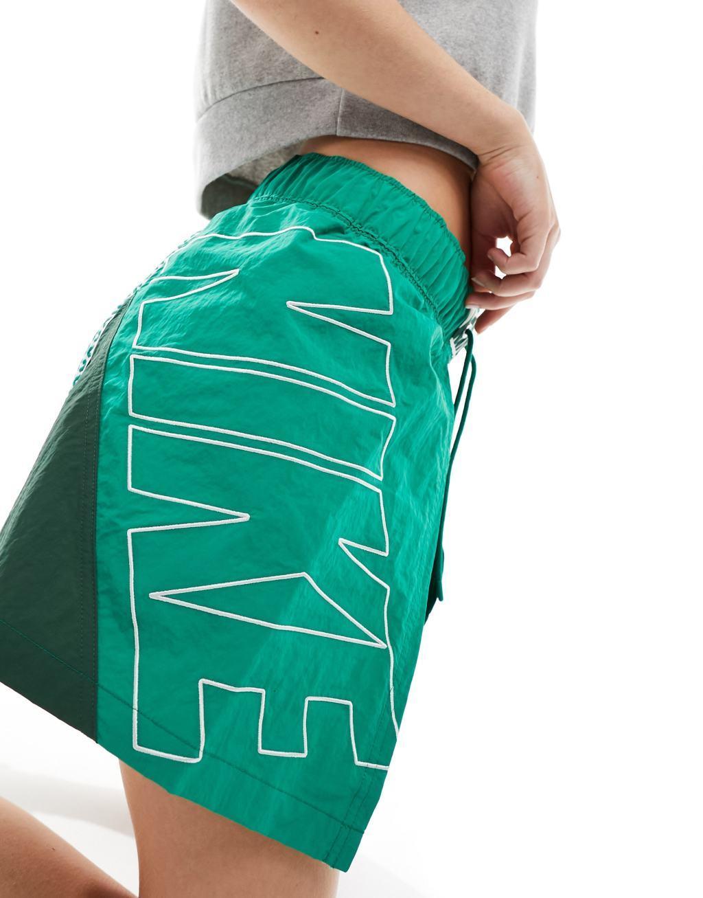 Nike WWC skirt in green Product Image