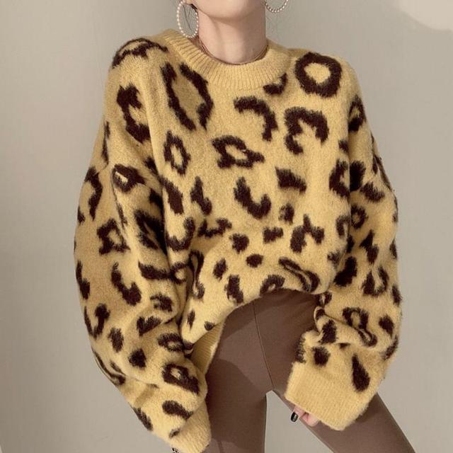 Round Neck Leopard Print Sweater Product Image