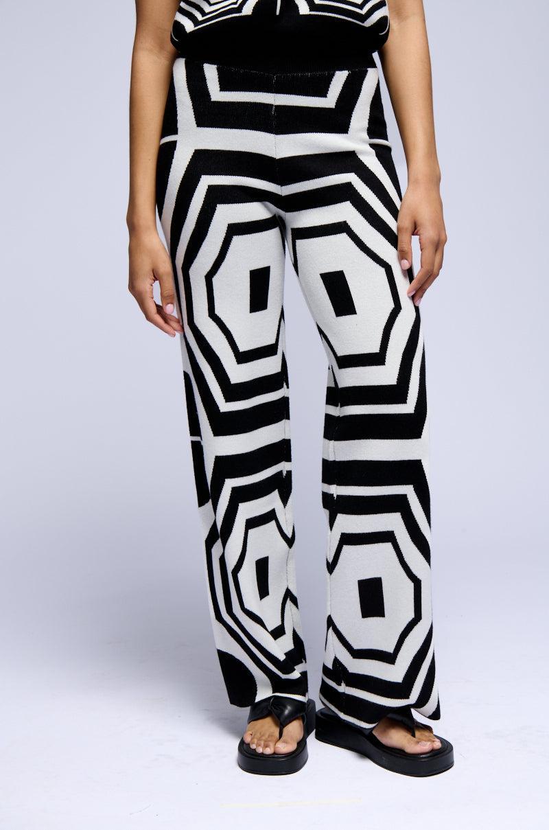 STOP AND STARE GEOMETRIC PRINT KNIT PANT Product Image