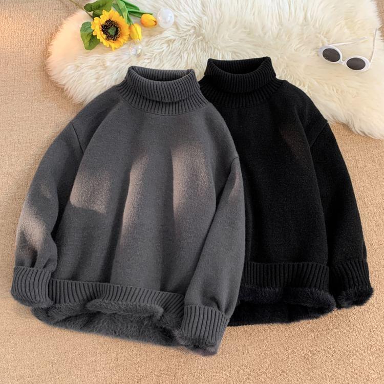 Long-Sleeve Turtleneck Plain Sweater Product Image