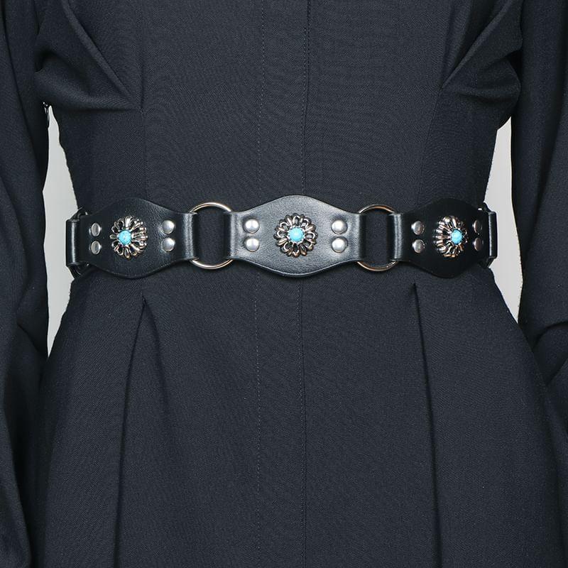 Faux Leather Buckled Belt Product Image