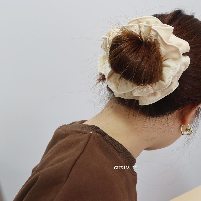 Velvet Scrunchie Product Image