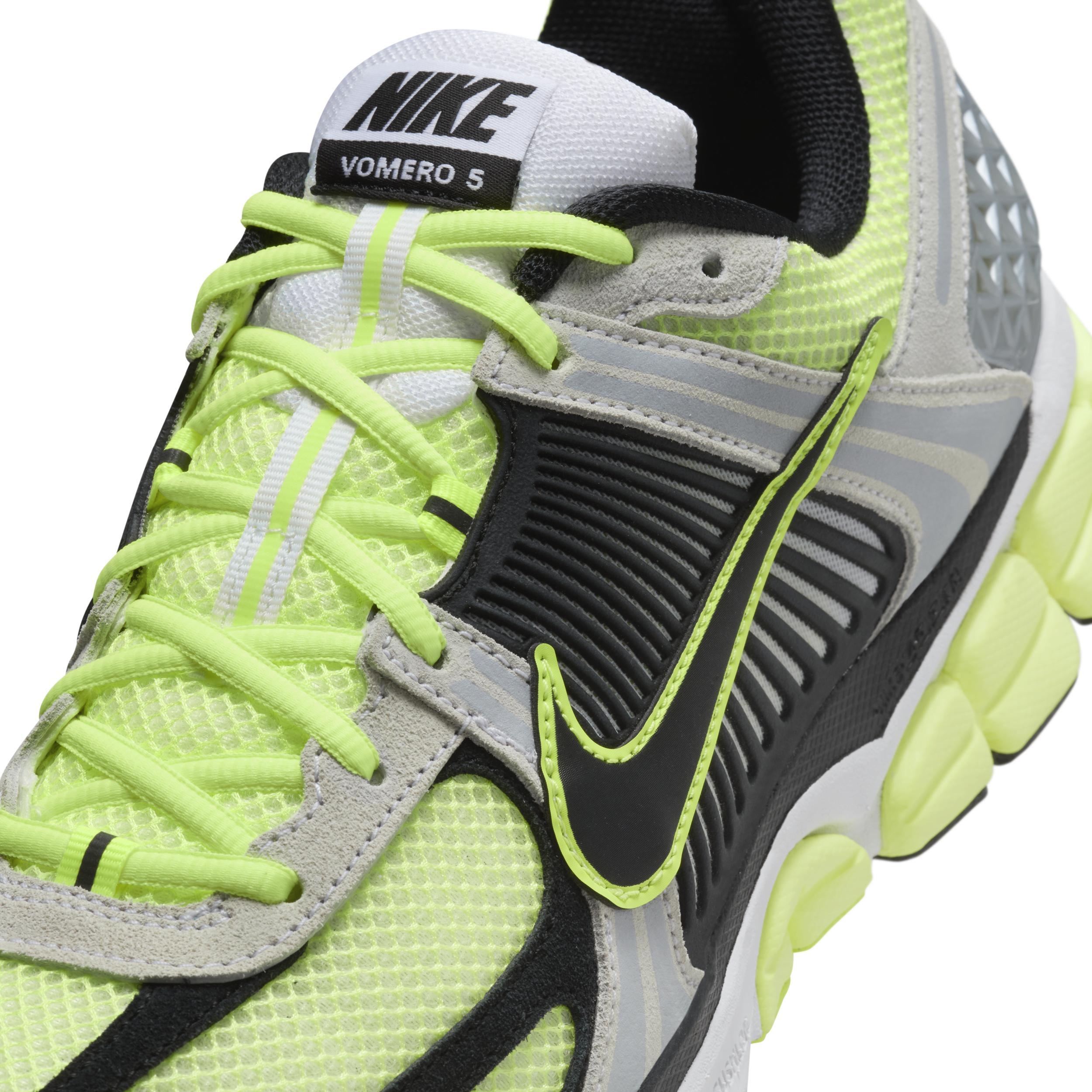 Nike Men's Zoom Vomero 5 Shoes Product Image