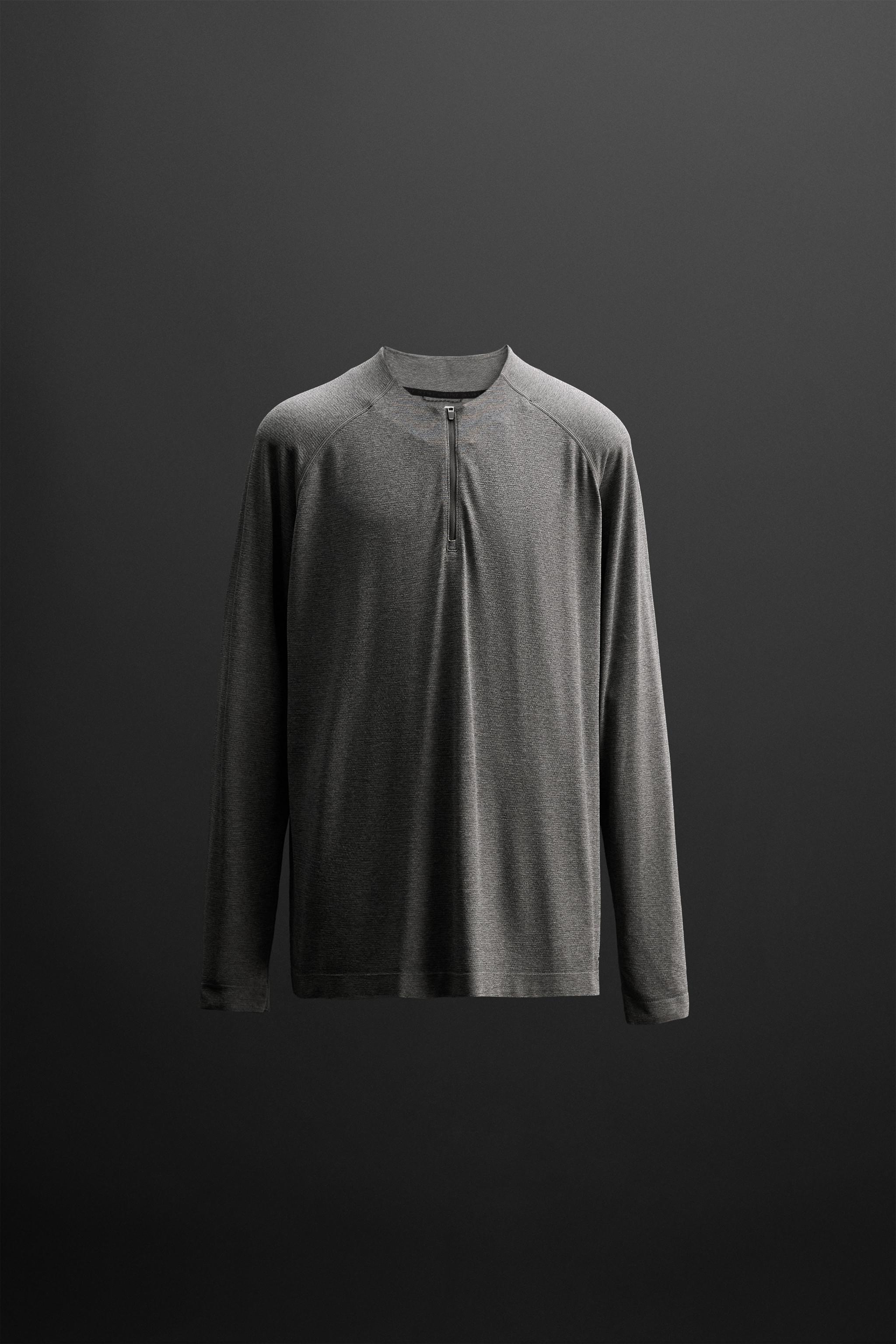 SEAMLESS ZIPPER NECK T-SHIRT Product Image