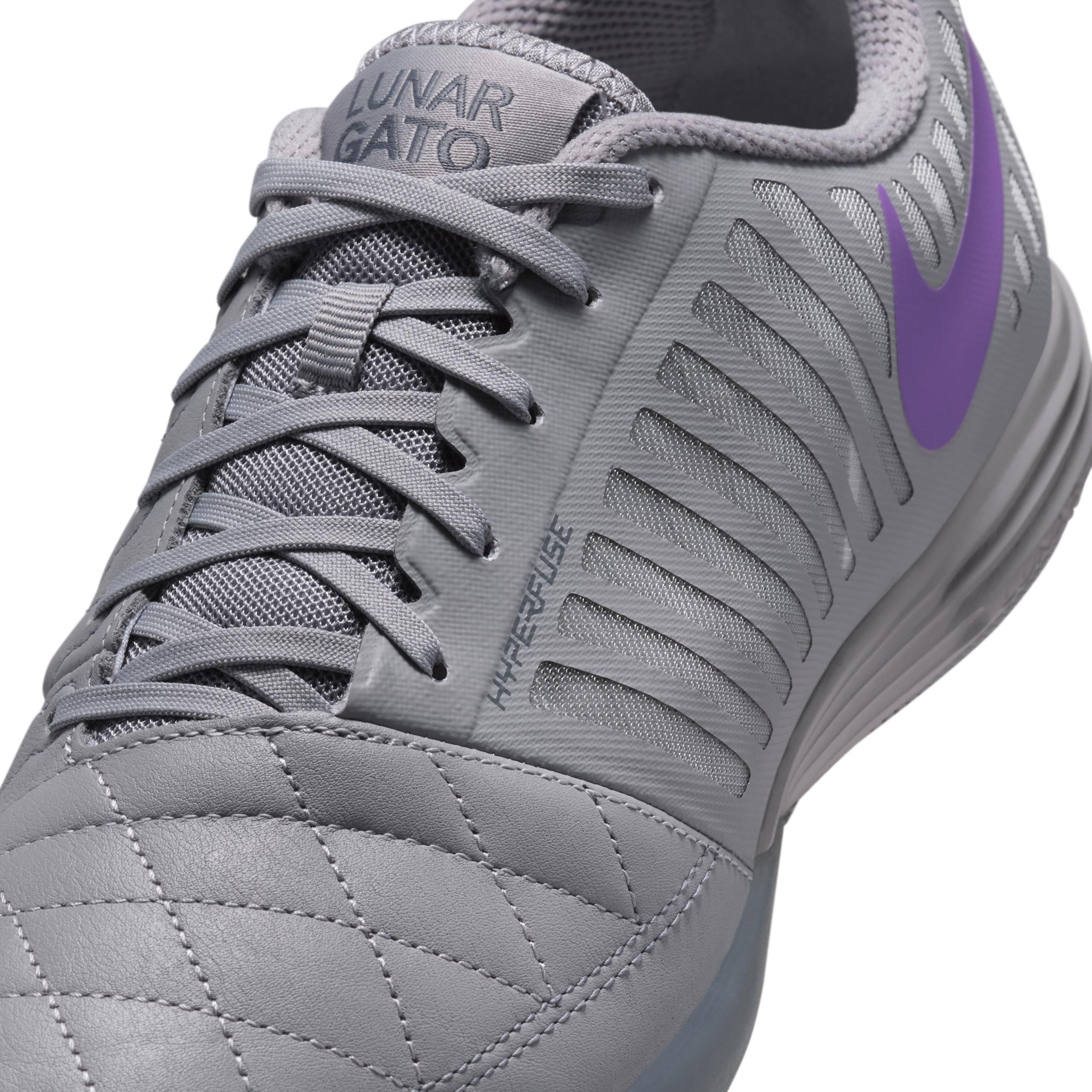 Nike Men's Lunargato II Indoor/Court Low-Top Soccer Shoes Product Image