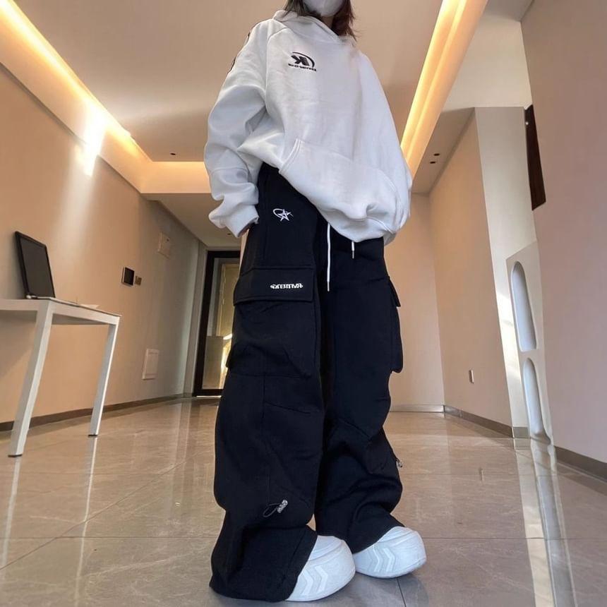 Low Rise Plain Pocket Loose-Fit Wide-Leg Sweatpants Product Image