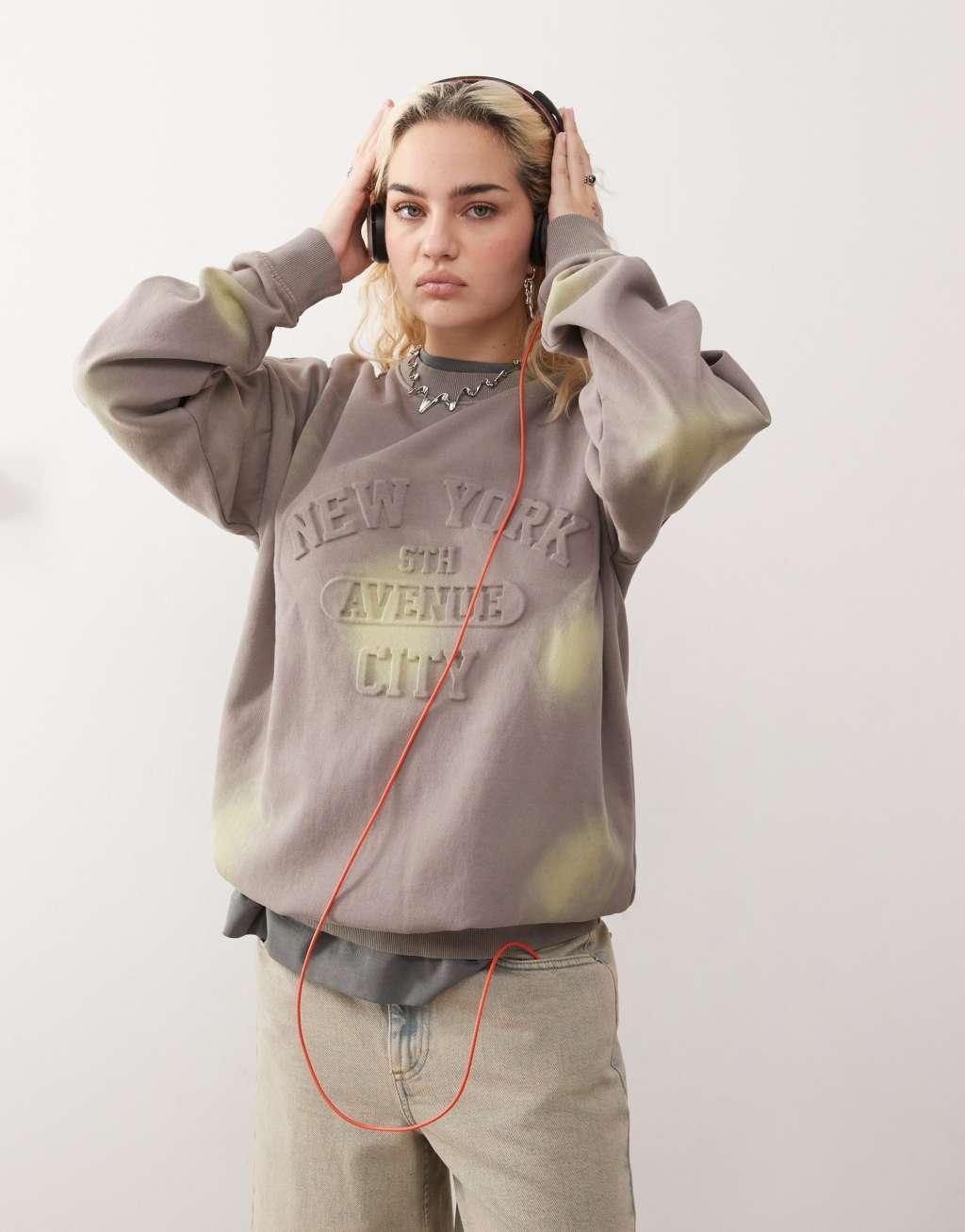 Daisy Street rib crew neck sweat with embossed text in taupe Product Image