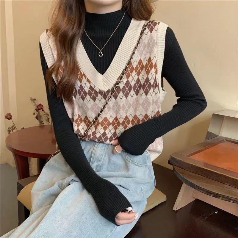 V-Neck Argyle Sweater Vest Product Image