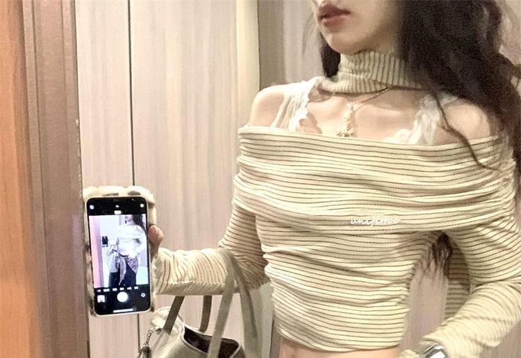 Long-Sleeve Square Neck Plain Crop Top Product Image