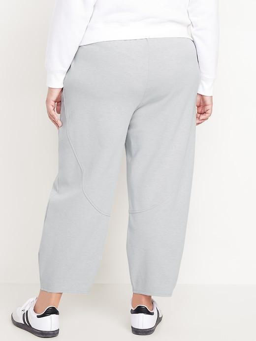 High-Waisted Dynamic Fleece Barrel-Leg Pants Product Image