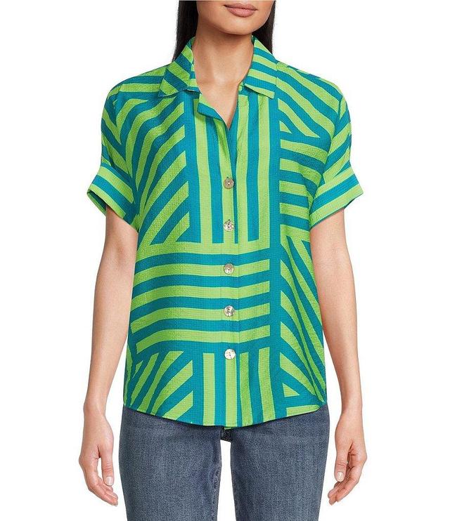 Tru Luxe Jeans Textured Crinkle Abstract Striped Print Collared Short Sleeve Button-Front Camp Shirt Product Image