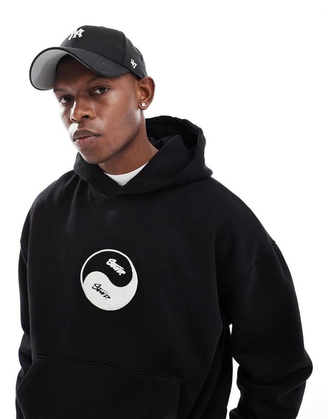 Pull&Bear stwd Yin & Yang back printed hoodie in black Product Image