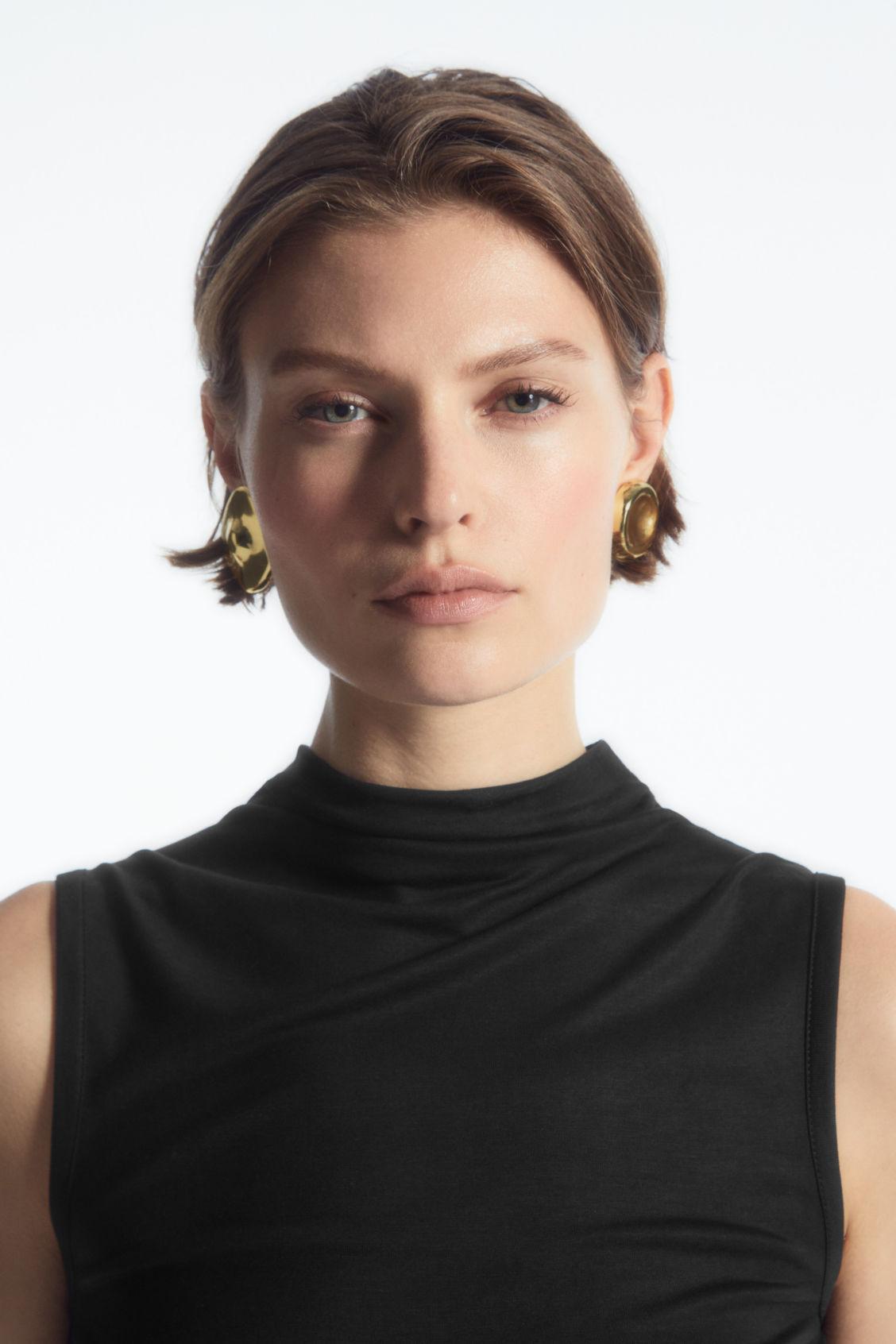 MISMATCHED ORGANIC-SHAPED EARRINGS Product Image