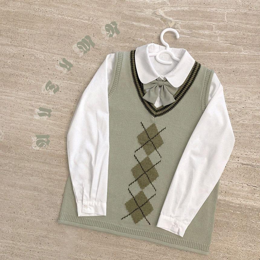 V-Neck Argyle Sweater Vest Product Image