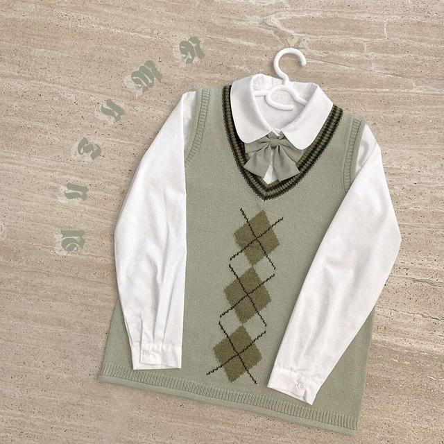 V-Neck Argyle Sweater Vest Product Image