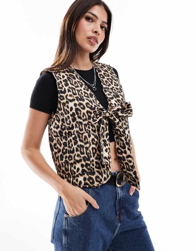 ONLY quilted vest in leopard print Product Image