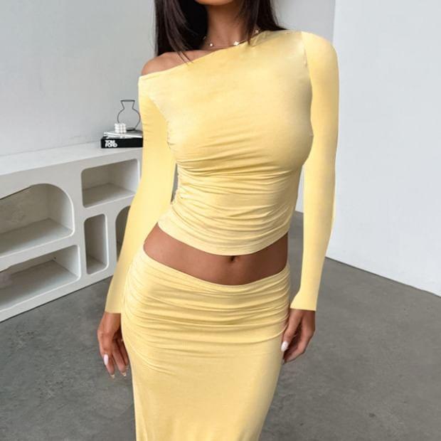 Set: Cold-Shoulder Long-Sleeve Plain Crop Tee + Low Waist Midi Mermaid Skirt Product Image