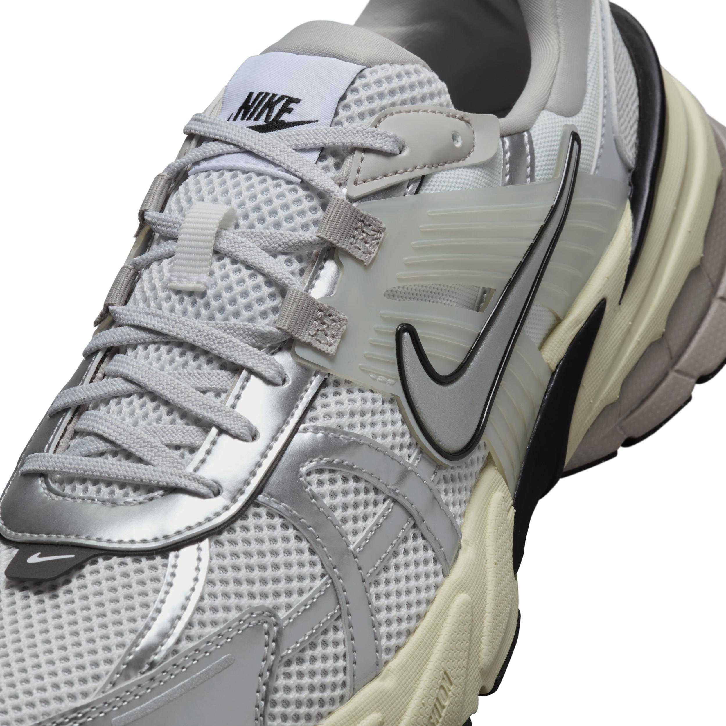 Nike Men's V2K Run Shoes Product Image