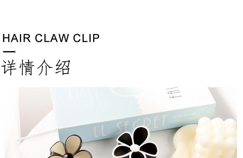 Floral Hair Claw Clip Product Image