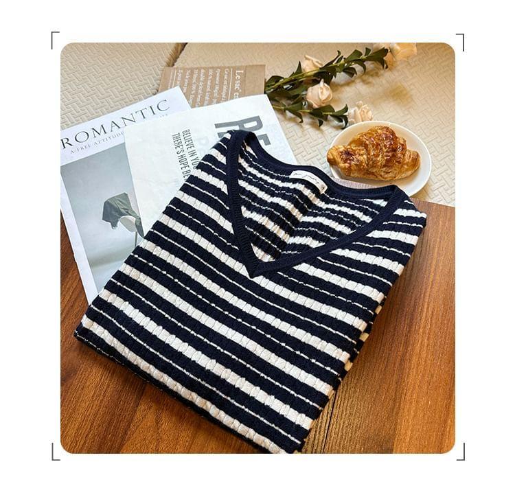 Long-Sleeve V-Neck Striped Cable Knit Top Product Image